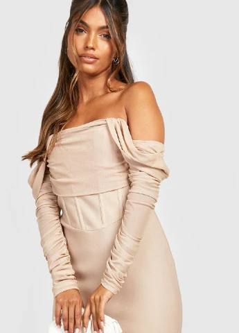 Бежева вечірня сукня з відкритими плечима, з корсетом Boohoo однотонна