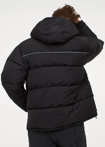 Черная зимняя куртка H&M