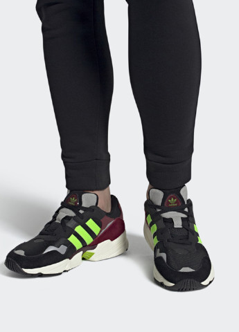 Чорні всесезон кросівки adidas Yung-96
