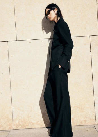 Черная кэжуал рубашка однотонная H&M