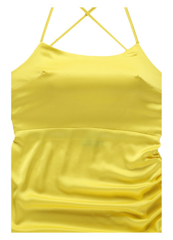 Желтое коктейльное, кэжуал платье платье-комбинация, с открытой спиной PrettyLittleThing однотонное