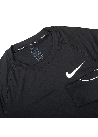 Чорна футболка m np df tight top ls Nike