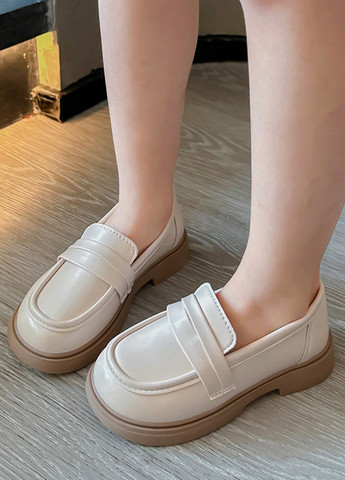 Светло-бежевые туфли на низком каблуке SHEIN