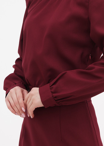 Бордовое кэжуал платье футляр, с открытыми плечами Dioni однотонное