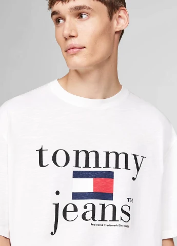 Белая футболка Tommy Jeans