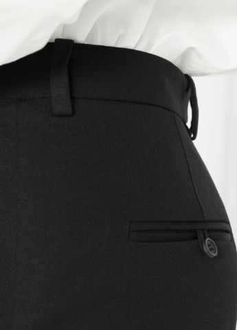 Черные кэжуал демисезонные укороченные, зауженные брюки & Other Stories