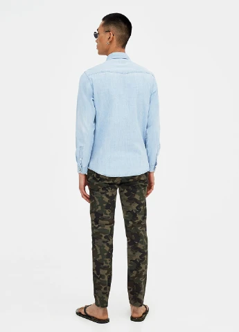 Хаки кэжуал демисезонные зауженные брюки Pull & Bear