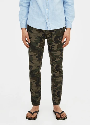 Хаки кэжуал демисезонные зауженные брюки Pull & Bear