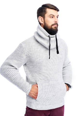 Светло-серый зимний свитер SVTR
