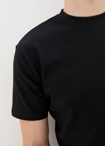 Чорна футболка чоловіча базова з коротким рукавом Роза