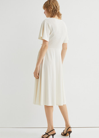 Молочное кэжуал платье на запах H&M однотонное