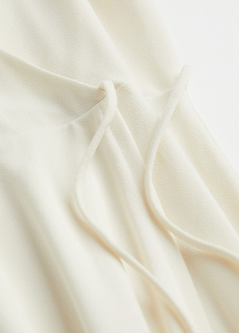 Молочное кэжуал платье на запах H&M однотонное