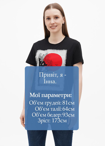 Чорна всесезон футболка Nora Kvittin