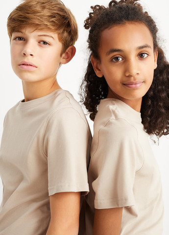 Бежевая летняя футболка C&A