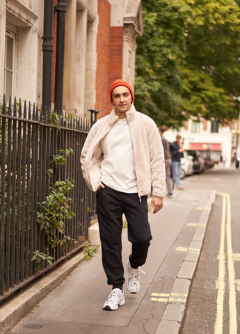 Світло-бежева демісезонна куртка Uniqlo