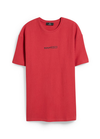 Красная футболка C&A