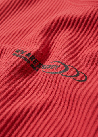 Красная футболка C&A