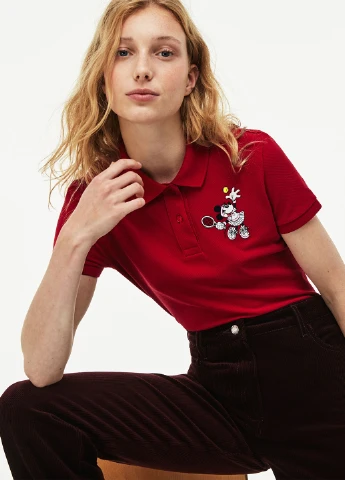Красная женская футболка-поло Lacoste персонажи