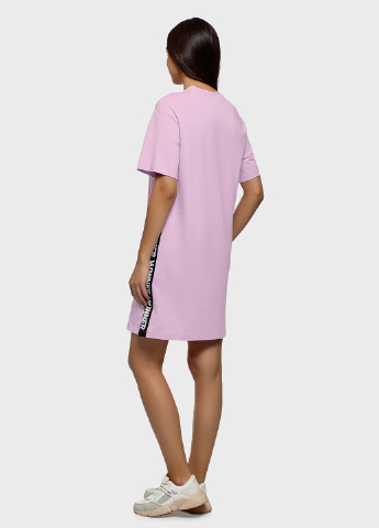 Сиреневое кэжуал платье платье-футболка Oodji с надписью