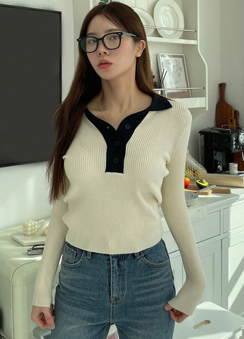 Молочный демисезонный свитер SHEIN