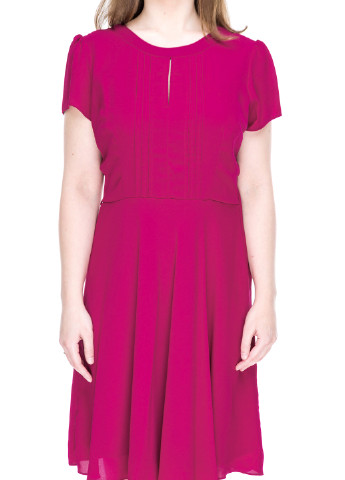 Фуксиновое (цвета Фуксия) коктейльное платье короткое Dorothy Perkins однотонное