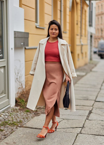 Коричневая кэжуал однотонная юбка Uniqlo а-силуэта (трапеция)