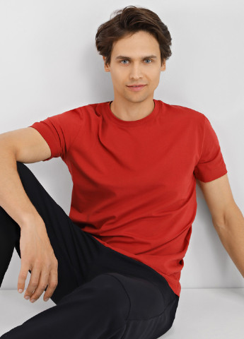 Красная футболка Promin