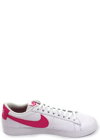 Білі жіночі кеди w blazer low Nike