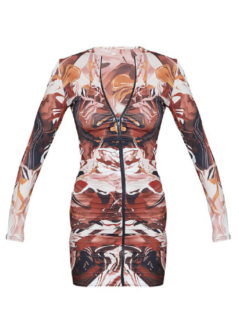 Коричневое кэжуал платье PrettyLittleThing с абстрактным узором