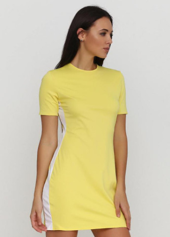 Желтое кэжуал удобное приталенное стрейчевое платье спортивного стиля mira жёлтый/белый Podium однотонное