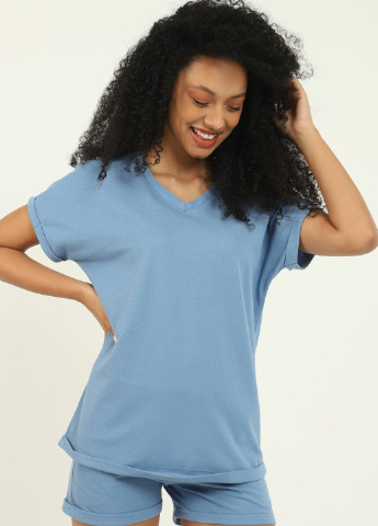 Світло-синя всесезон жіночий костюм з футболкою та шортами QPSecret