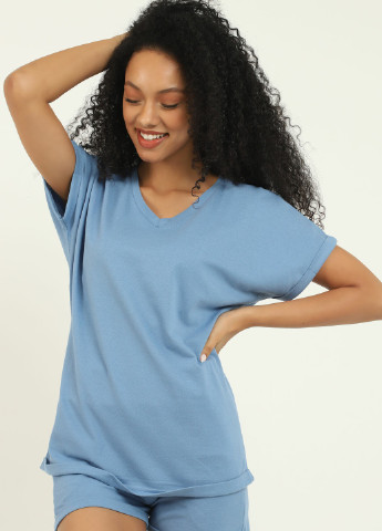 Светло-синяя всесезон женский костюм с футболкой и шортами QPSecret