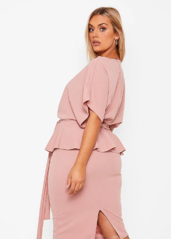 Розовое платье Boohoo