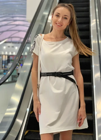 Молочна спортивна плаття-сукня "sporty" молочне сукня-футболка InRed однотонна