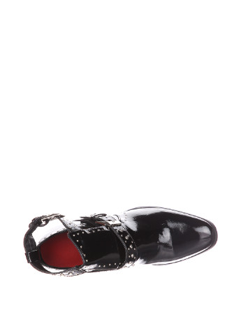 Осенние ботинки казаки Collection Paris с заклепками, с пряжкой, лаковые из искусственной кожи