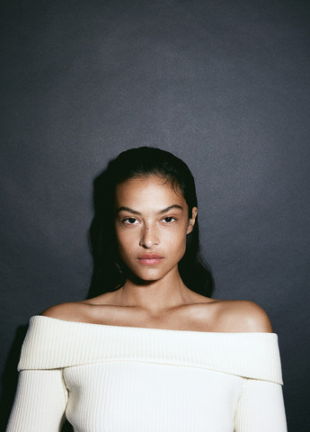 Кремовый демисезонный свитер H&M