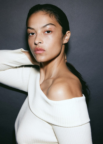 Кремовый демисезонный свитер H&M