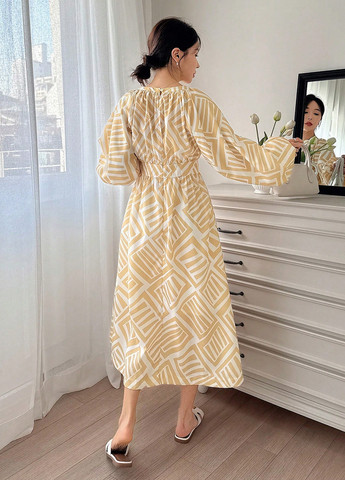 Світло-бежева кежуал сукня з спідницею-сонце, в стилі армпір SHEIN з геометричним візерунком