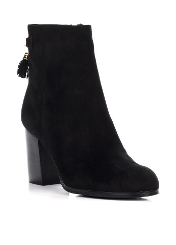 Черные женские ботинки на молнии с кисточками