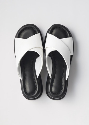 Шльопанці Uniqlo (300911010)