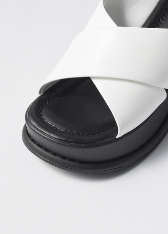 Шльопанці Uniqlo (300911010)