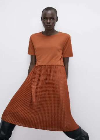 Оранжевое кэжуал платье плиссированное Zara однотонное