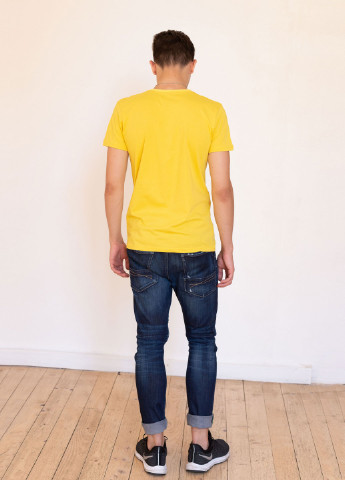 Желтая футболка мужская Наталюкс 12-1316
