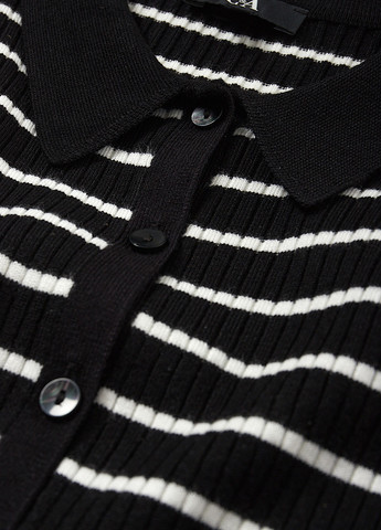 Черно-белая женская футболка-поло C&A в полоску