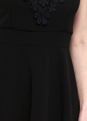Черное кэжуал платье клеш UNIQ Paris однотонное