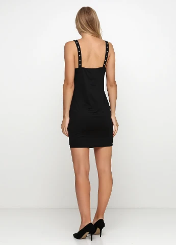 Чорна коктейльна сукня PrettyLittleThing однотонна