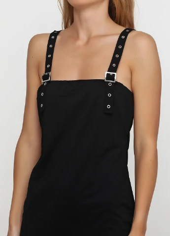 Чорна коктейльна сукня PrettyLittleThing однотонна