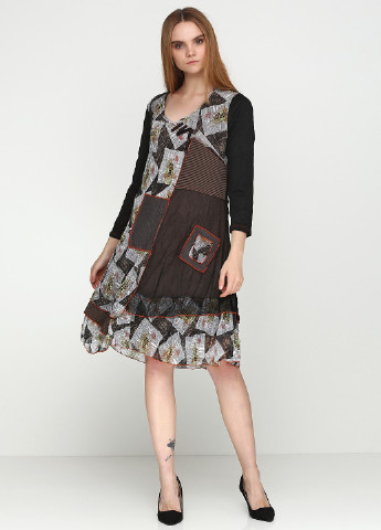 Коричневое кэжуал платье Blee Klum с абстрактным узором