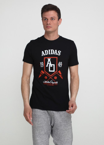 Черная демисезонная футболка adidas