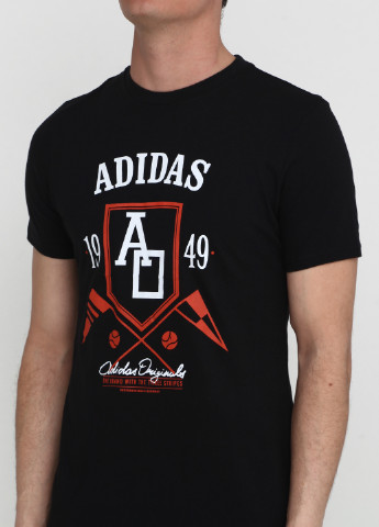 Черная демисезонная футболка adidas